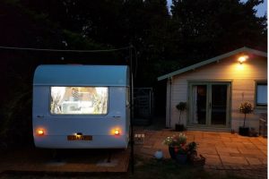 Lire la suite à propos de l’article Coin couture en caravane : le pari fou qui change tout