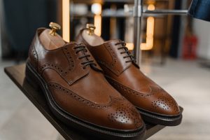 Lire la suite à propos de l’article Comment assouplir des chaussures en cuir : 10 méthodes efficaces