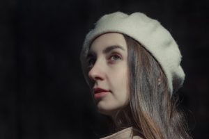 Lire la suite à propos de l’article Comment porter le béret sans faire de faux pas