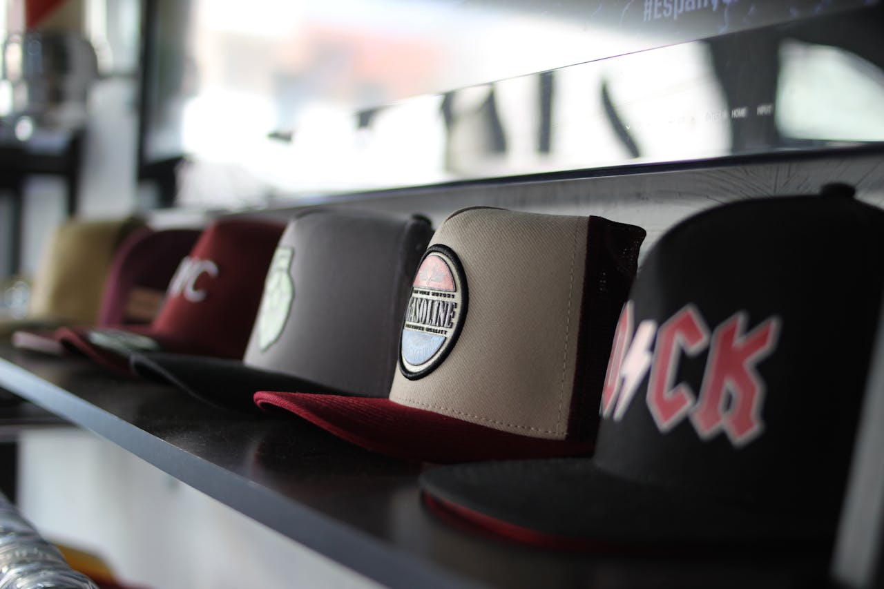 Lire la suite à propos de l’article Comment laver une casquette (sans déformer la visière)